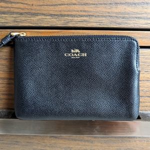 ⭐SALE!!⭐ Coach Carson Leather Corner Zip Wristlet, Black